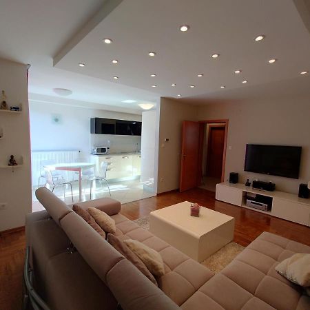 شقة Apartman Mare Nostrum**** غييكا المظهر الخارجي الصورة